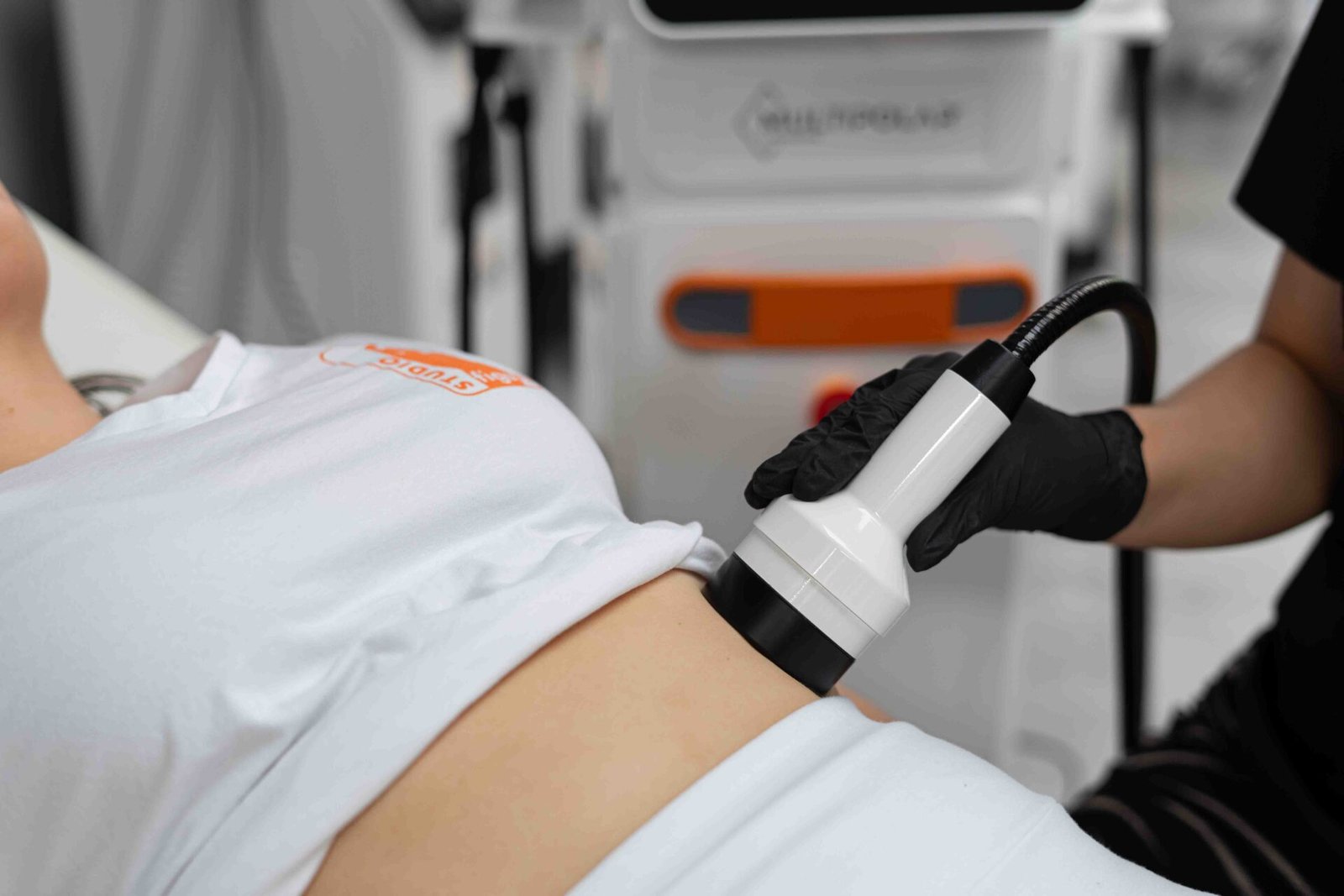 Advanced RF and vacuum beauty equipment used for skin tightening and body contouring services.